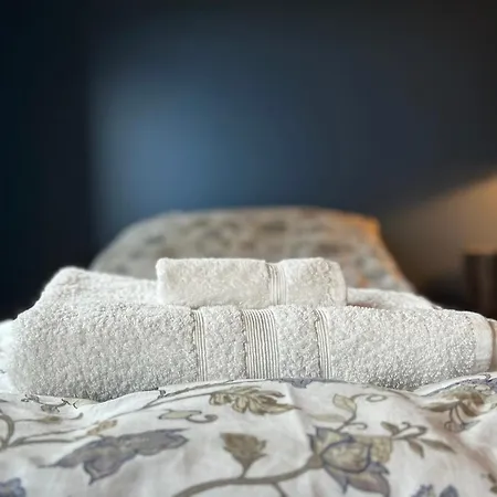 Apartment Lovely Fully Furnished *