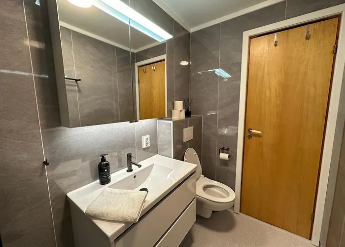 Lovely Fully Furnished Апартаменты *